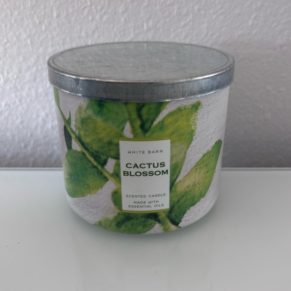 Bath & Body Works Candle White Barn Cactus Blossom New Scented Candle 3 Wick